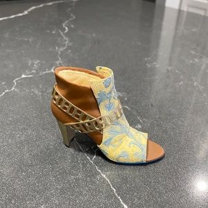 Just the Right Shoes "Zapata"